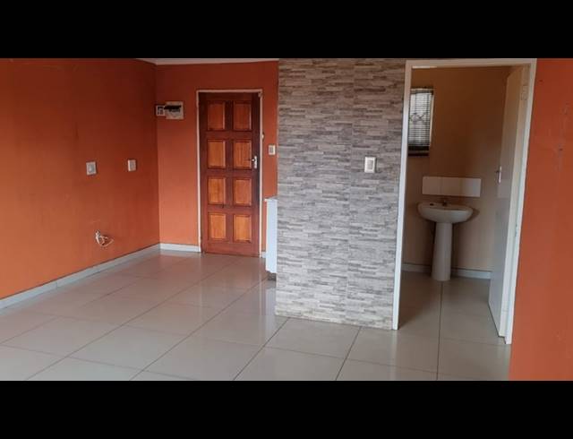 2 BEDROOM HOUSE FOR SALE IN EVATON WEST